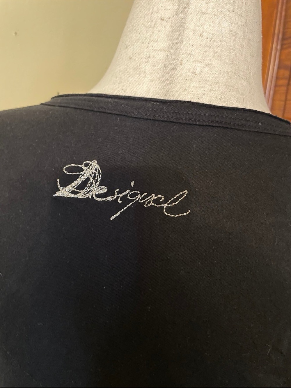 Desigual Black Long-Sleeve Velvet-Appliqué Floral Tee - Picture 3 of 7
